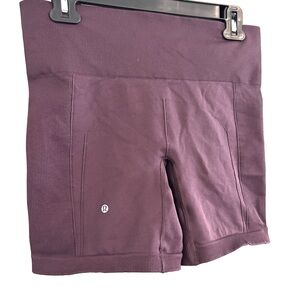 Lululemon athletica high-rise from the Align performance line. Great Condition.